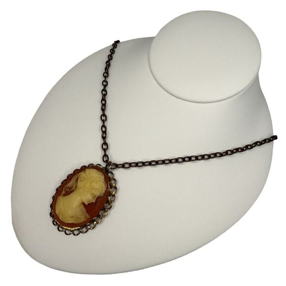 VTG Cameo Woman Sillouette Pendant Brass Necklace 22"  Cottagecore Trendy - Picture 6 of 14